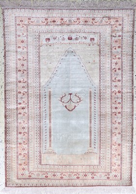 Seiden Täbriz antik, Persien, 19.Jhd, reineNaturseide, ca. 165 x 120 cm, gereinigt, EHZ: 2, (Fransen erneuert).