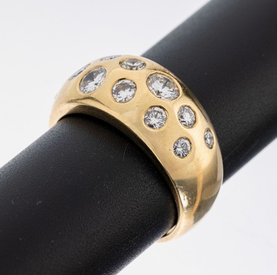 18 kt Gold Brillant-Ring, GG 750/000, 12 Brillanten zus. ca. 1.10 ct Weiß/si, RW 61, ca. 14.8 g, Meistermarke verschlagen