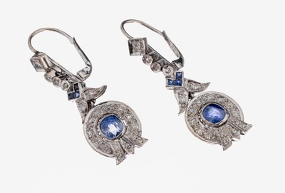 Paar Palladium Saphir-Diamant-Ohrhänger, imStil des Art Deco, länglich bewegl., 2 ovalfacett. Saphire und 6 Carrees zus. ca. 0.20 ct, 40 ...