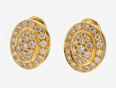 Paar 18 kt Gold Brillant-Ohrclips, GG 750/000, oval, 58 Brillanten zus. ca. 2.00 ct Weiß/si, ca. 9.7 g