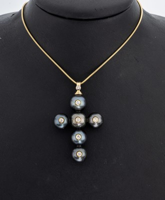14 kt Gold Perl-Brillant-Kreuzanhänger, GG 585/000, 6 Tahitizuchtperlen, D. ca. 11.3-12.1mm, 7 Brillanten zus. ca. 0.30 ct Weiß/si, L. ca. 5.5 cm, ...