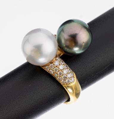 18 kt Gold Zuchtperl-Brillant-Ring, GG 750/000, gegenläufige Schiene mit Süßwasserzuchtperle und Tahitizuchtperle, D. ca. 11 mm, Ringschultern ...