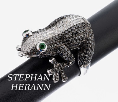 18 kt Gold STEPHAN HERMANN Brillant- Tsavorith-Ring "Frosch", WG 750/000, Körperund Füße mit ca. 500 Brillanten zus. ca. 4.64 ct ...