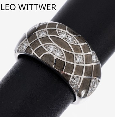 18 kt Gold LEO WITTWER Brillant-Email-Ring, WG 750/000, grau emaill., Brillanten zus. ca. 0.42 ct feines Weiß-Weiß/vs-si, sign., RW 57, ca. 12.1 g