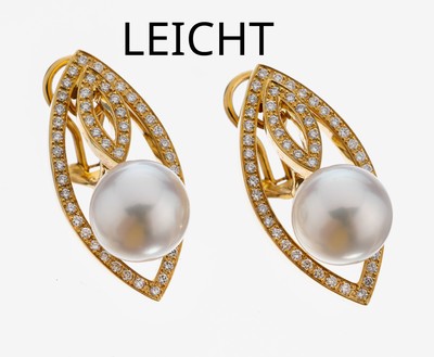 Paar 18 kt Gold LEICHT Perl-Brillant- Ohrhänger, GG 750/000, 2 Südseezuchtperlen,D. ca. 11.2 mm, feines Lüster, Brillanten zus.ca. 0.96 ct ...