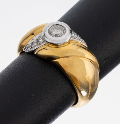 18 kt Gold Brillant-Ring, GG/WG 750/000, 7 Brillanten zus. ca. 0.58 ct Weiß/si, RW 54, ca. 7.8 g