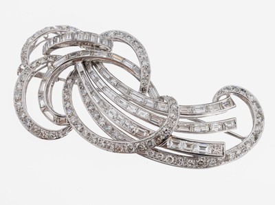 14 kt Gold Diamant-Brosche, WG 585/000, schleifenförmig, 58 Diamant-Baguettes, 2 Princesscut-Diamanten und 78 8/8-Diamanten zus. ca. 8.1 ct ...