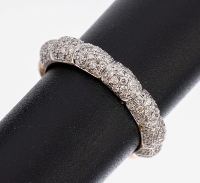 18 kt Gold Brillant-Ring, GG/WG 750/000, Brillanten zus. ca. 0.74 ct Weiß/si, innen Durchbrucharbeit mit Sonne, Mond, Sternen und Herzen, RW 54.5, ...