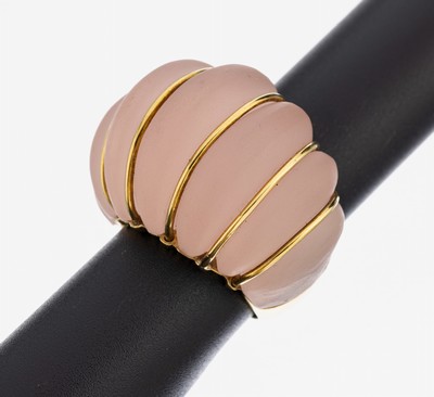 18 kt Gold Rosenquarz-Ring, GG 750/000, Rosenquarz geschnitten, geschliffen und mattiert, ca. 20.0 ct, RW 53, ca. 24.1 g