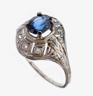 18 kt Gold Saphir-Diamant-Ring, 1940er Jahre, WG 750/000, ovalfacett. Saphir ca. 0.90 ct,6 Altschliffdiamanten zus. ca. 0.10 ct Weiß- get.Weiß/p, ...
