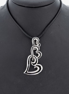 18 kt Gold Brillant-Email-Collier, WG 750/000, 3 ineinander hängende Herze, schwarz emailliert, Brillanten zus. ca. 0.30 ct Weiß/si, integrierte ...