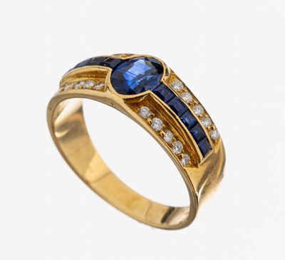 18 kt Gold Saphir-Brillant-Ring, GG 750/000, ovalfacett. Saphir und 10 Saphir- Carrees zus. ca. 1.20 ct, 20 Brillanten zus. ca. 0.20 ct Weiß/si, RW ...