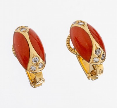 Paar 14 kt Gold Korallen-Brillant-Ohrstecker, GG 585/000, eingeschliffene Korallen, 12 Brillanten zus. ca. 0.16 ct Weiß/si, ca. 9.7 g, Versand nur ...