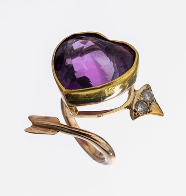14 kt Gold Amethyst-Brillant-Ring, GG 585/000, facett. Amethyst-Herz ca. 35.0 ct, 2 Brillanten zus. ca. 0.20 ct Weiß/si, Ringschiene in Form eines ...