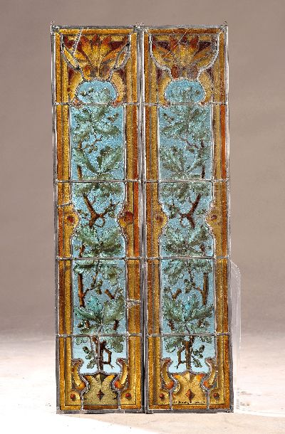 Paar Bleiverglasungen, um 1880/90, bunte Bemalungen auf farbigen Glasscheiben, Eichenblätter, l. rest., ca. 103 x 23.5 cm