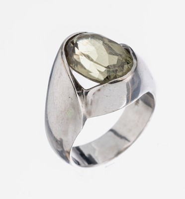 18 kt Gold Diaspor-Ring, WG 750/000, schwere qualitätvolle Verarbeitung, ovalfacett. Diaspor ca. 8.83 ct (grav.) , RW 63, ca. 27.2 g