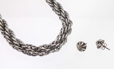 Schmuckset, Silber gepr., best. aus: Collier aus ineinander verschlungenen Ösen, L.ca. 46.5 cm, Karabinerschließe, und 1 Paar Ohrstecker, lt. ...