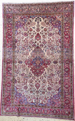 Keschan Seide antik, Persien, um 1900, reine Naturseide, ca. 206 x 132 cm, EHZ: 2 (eine Seite Fransen angesetzt).