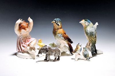 5 Porzellanfiguren, Ens, 20. Jh., polychrom bemalt, Kleinkind mit Küken, Elefant, drei Vögel, H. ca. 6-16 cm