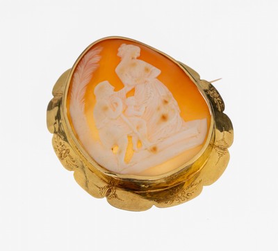 14 kt Gold Kamee-Brosche, GG 585/000, Muschelkamee, Darstellung nach antikem Vorbild, Rahmung part. punziert, ca. 5.5 x 4.5cm, ca. 11.1 g, ...