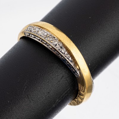 18 kt Gold Diamant-Ring, GG/WG 750/000, überkreuzte Ringschiene, WG Elemente mit kl. Diamantbesatz, RW 60, ca. 4.4 g
