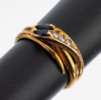 14 kt Gold Saphir-Brillant-Ring, GG 585/000, "Schlange", Augen mit 2 facett. Saphir-Navettes zus. ca. 0.08 ct, Kopf mit 3 Brillanten zus. ...
