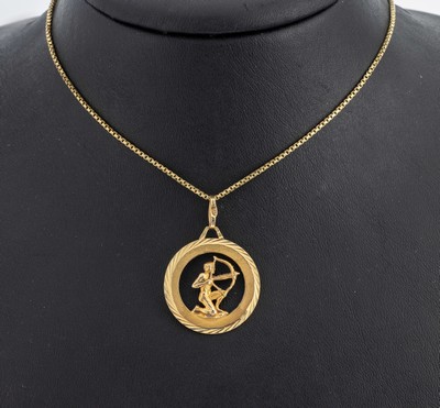 14 kt Gold Sternzeichenanhänger, GG 585/000, Darstellung des Sternzeichens Schütze, an Kette, GG 585/000, L. ca. 39 cm, Federringschließe, ca. ...