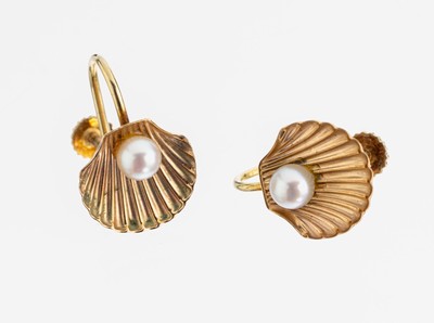 Paar 14 kt Gold Perl-Schrauben, GG 585/000,in Form von Muscheln, 2 Akoyazuchtperlen, D. ca. 4.2 mm, ca. 2.0 g