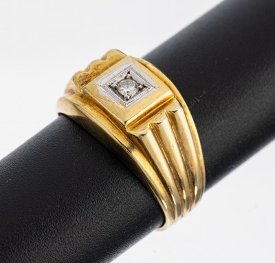 14 kt Gold Brillant-Ring, GG/WG 585/000, inWG gefasster Brillant ca. 0.05 ct Weiß/si, RW 50, ca. 4.3 g