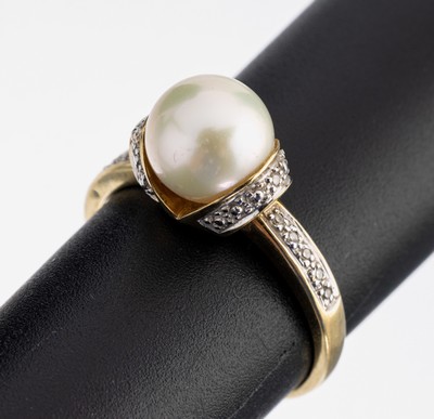 14 kt Gold Perl-Diamant-Ring, GG/WG 585/000, mittig Zuchtperle, D. ca. 9 mm, kl. Diamanten, RW 60, ca. 4.4 g