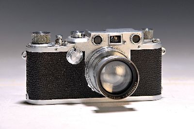 Leica IIIc Nr. 362543, Bj. 1940 mit Summitar 50mm 1:2. Gebrauchsspuren, Blendenring lässt sich nicht drehen; dazu Lederbereitschaftstasche