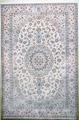 Nain fein(6 La), Persien, Ende 20.Jhd, Korkwolle mit Seide, ca. 325 x 217 cm, ca. 1,0Mio. Kn/qm, Reinigungsbedürftig, EHZ: 1-2