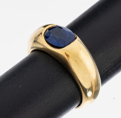18 kt Gold Saphir-Ring, GG 750/000, schlichte Gestaltung, ovalfacett. Saphir ca. 1.53 ct, schöne Farbe, RW 54, ca. 8.8 g