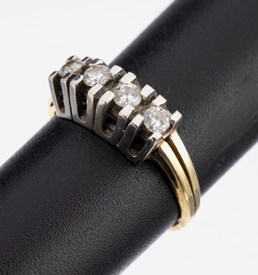 14 kt Gold Brillant-Ring, GG/WG 585/000, 4 in WG gefasste Brillanten zus. ca. 0.40 ct Weiß/vs, RW 53, ca. 3.1 g, Reinigung empfohlen