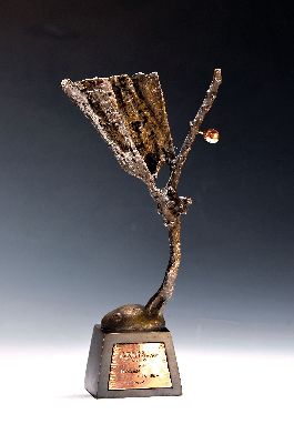 Marcello Mascherini, 1906 Udine - Padua 1983, Bronzefigur, Siegesfigur Alfa Romeo Trophy, signiert, Schildchen, 30 x 14 x 6.5cm