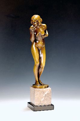 Eugen Wagner, Bronzefigur, "Trinkende", stehender, Akt mit Trinkschale, an der Plinthe rest., auf Marmorsockel, Gesamthöhe 33.5 cm, Figur ...