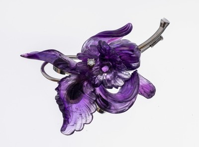 18 kt Gold Amethyst-Brillant-Brosche, WG 750/000, Einzelanfertigung eines renommierten Idar-Obersteiner Goldschmieds, Amethyst geschnitten und ...