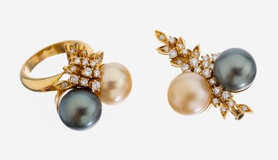 18 kt Gold Perl-Brillant-Schmuckset, GG 750/000, Einzelanfertigung eines renommierten Idar-Obersteiner Goldschmieds, best. aus: 1 Ring, RW 52, 2 ...