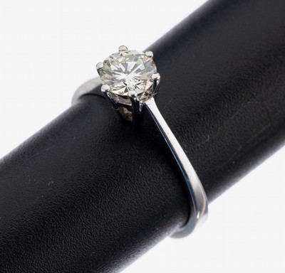 14 kt Gold Brillant-Ring, WG 585/000, Brillant ca. 0.62 ct (grav.) l.get.Weiß/vs, RW 54, ca. 2.6 g