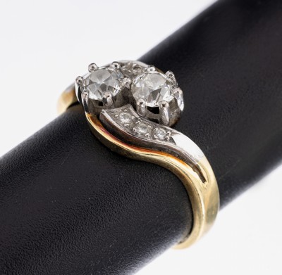 14 kt Gold Diamant-Ring, 1930er Jahre, GG/WG 585/000, 2 Altschliffdiamanten zus. ca. 0.60 ct Weiß/p1, 6 Diamanten zus. ca. 0.06 ct Weiß/si, RW 56, ...