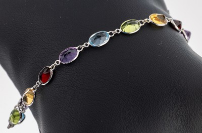 14 kt Gold Farbstein-Armband, WG 585/000, 16 ovalfacett. Farbsteine, Granat, Citrin, Peridot, Topas (beh.) und Amethyst zus. ca. 8.0 ct, L. ca. 19.5 ...