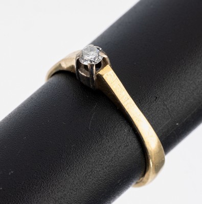 14 kt Gold Brillant-Ring, GG/WG 585/000 gepr., 1 Brillant ca. 0.12 ct Weiß/si, RW 60, ca. 3.3 g, mit pers. Gravur