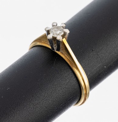 14 kt Gold Brillant-Ring, WG/GG 585/000, Brillant in WG gefasst ca. 0.15 ct Weiß/p1, RW 52.5, ca. 2.4 g