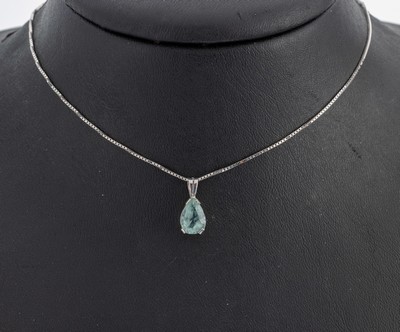 14 kt Gold Aquamarin-Anhänger, WG 585/000, facett. Aquamarin-Tropfen ca. 1.20 ct, an Kette, WG 333/000, L. ca. 45 cm, Karabinerschließe, ca. 2.2 g