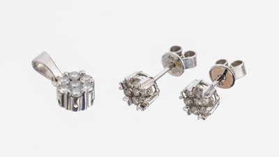 18 kt Gold Brillant-Schmuckset, WG 750/000,best. aus: 1 Anhänger und 1 Paar Ohrstecker, 21 Brillanten zus. ca. 0.45 ct Weiß/si-p, ca. 2.5 g