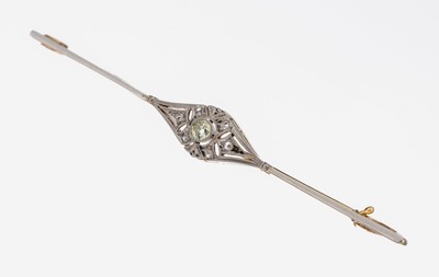 14 kt Gold Art-Deco Diamant-Brosche, um 1925, GG 585/000, Schauseite zeittyp. plat., 1 Altschliffdiamant ca. 0.05 ct light yellow/si, 6 Diamantrosen ...