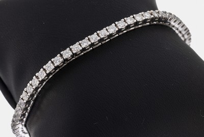 18 kt Gold Brillant-Armband, WG 750/000, 56Brillanten zus. ca. 3.0 ct Weiß/si-p, L. ca. 18 cm, Kastenschloss mit Sicherheitsacht, ca. 15.5 g
