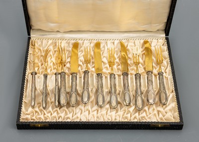 Dessert-/Obstbesteck für 6 Personen, 800er Silber, deutsch um 1910, klassizistischer Dekor, Griffe gefüllt, Gebrauchsteile Metall vergoldet, best. ...