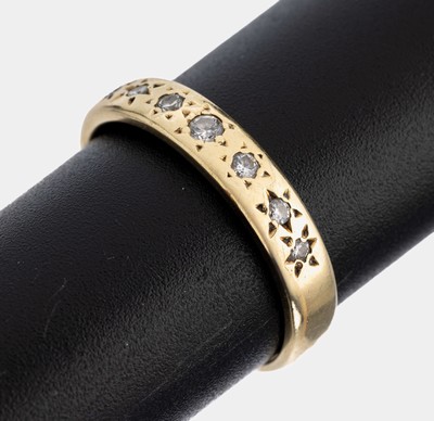 14 kt Gold Brillant-Ring, GG 585/000, 7 Brillanten zus. ca. 0.16 ct Weiß/si, RW 58, ca. 4.2 g