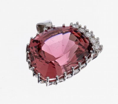 14 kt Gold Turmalin-Brillant-Anhänger, WG 585/000, Rubellit im Fantasieschliff ca. 16.00 ct, gute Farbe und Qualität, seitl. bes.mit 5 Brillanten ...